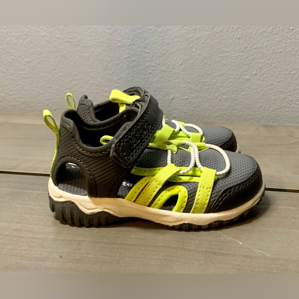 Size 6 Carter’s Kids/toddler  Athletic Sandals Black/green Unisex